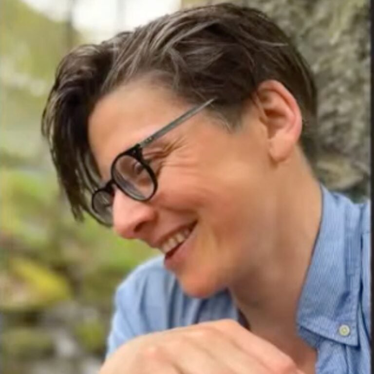Clare Shaw Headshot