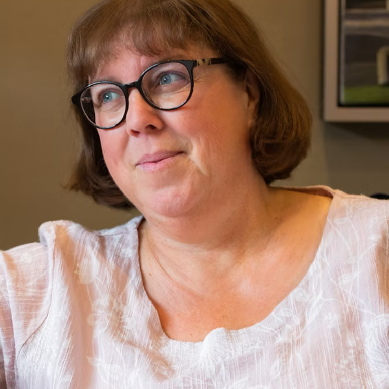 headshot of helen fry