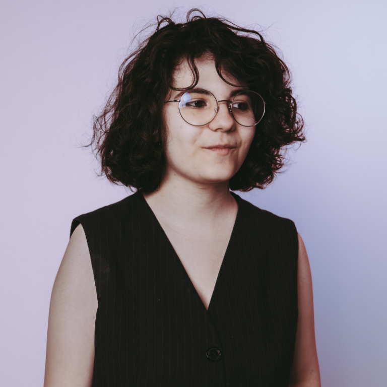 headshot of thea lungu